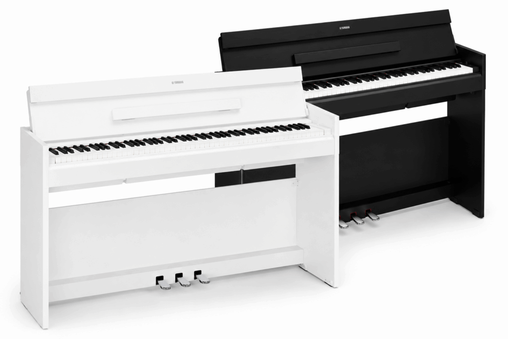 Dos versiones del Yamaha YDP-S56 Arius: piano digital blanco y negro